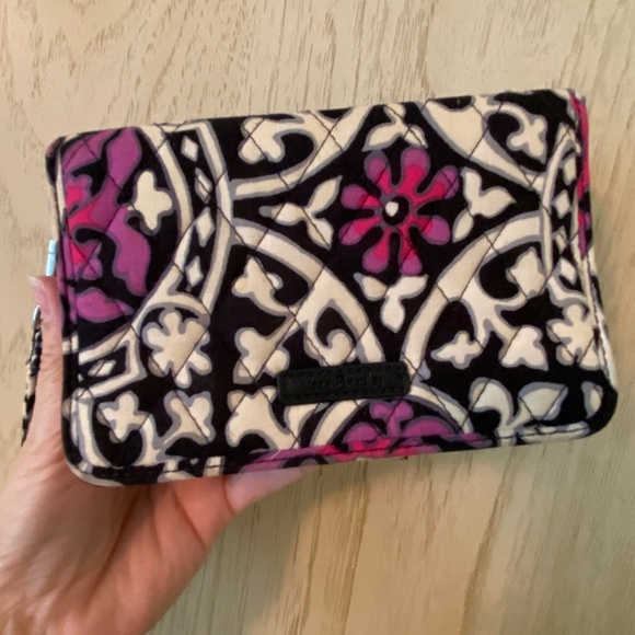 Vera Bradley RFID 3 in1 Crossbody Scroll Medallion Wristlet Mini Handbag MSRP$75 - Picture 1 of 10